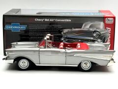 1:18 Chevrolet Bel Air Convertible 1957 Silver - Auto World