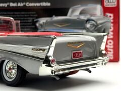 1:18 Chevrolet Bel Air Convertible 1957 Silver - Auto World