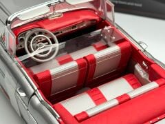 1:18 Chevrolet Bel Air Convertible 1957 Silver - Auto World