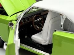 1:18 Dodge Charger R/T 1970 Lime Green  - Auto World