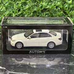 1:18 Mercedes-Benz C Class Elegance W204 White - Autoart