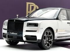 1:18 Rolls-Royce Cullinan Crossover SUV Green/Silver - Rolls Royce OEM