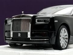 1:18 Rolls Royce New Phantom VIII Black / Red Interior - Rolls-Royce OEM