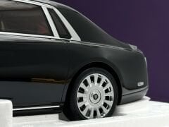 1:18 Rolls Royce New Phantom VIII Black / Red Interior - Rolls-Royce OEM