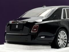 1:18 Rolls Royce New Phantom VIII Black / Red Interior - Rolls-Royce OEM