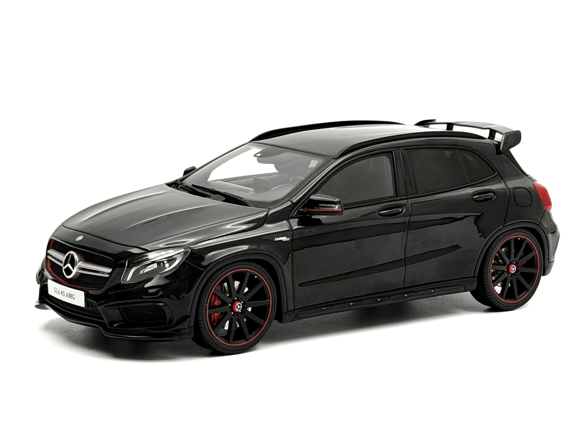 1:18 Mercedes-Benz GLA 45 AMG Black GT064 - GT Spirit