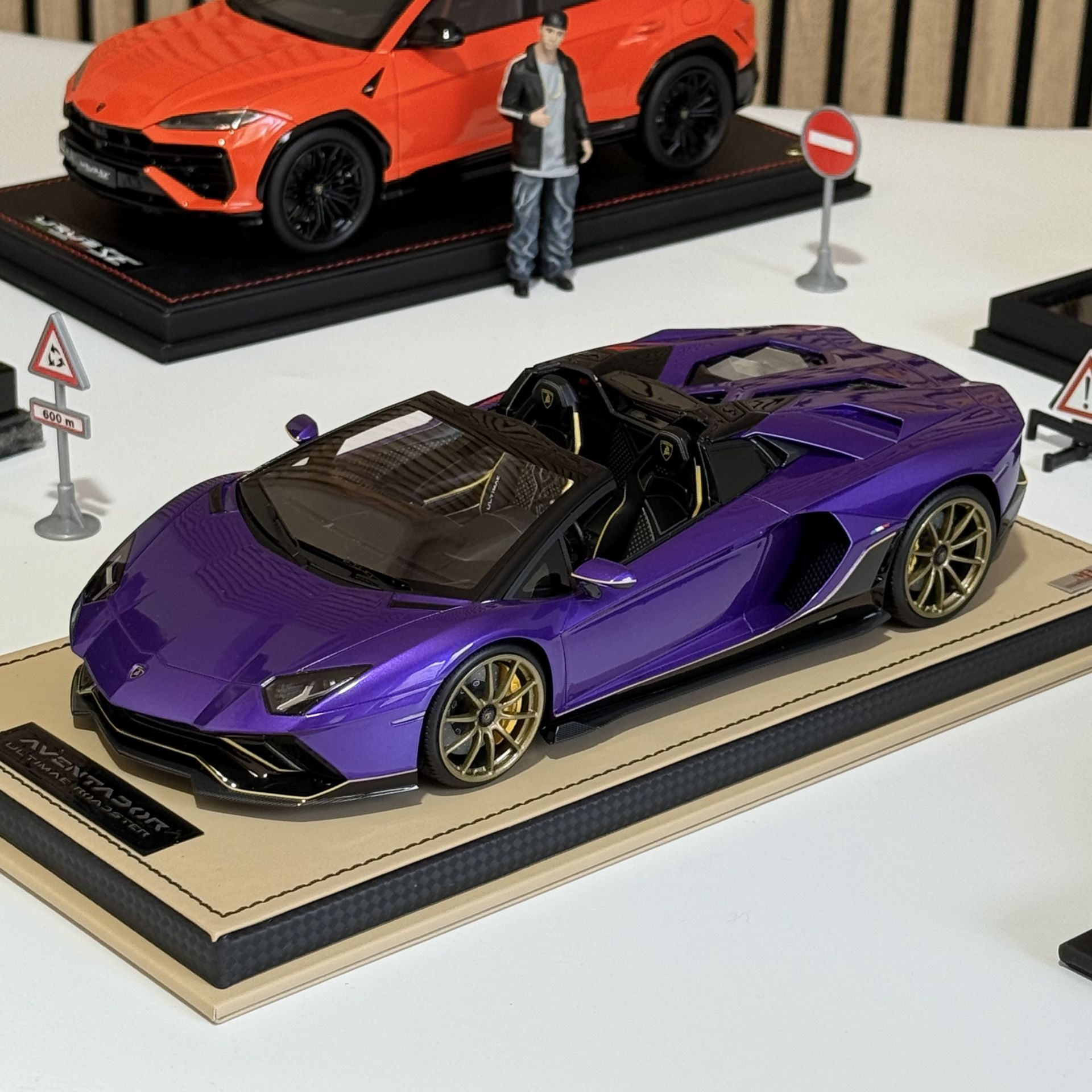 1:18 Lamborghini Aventador Ultimae Roadster Viola Pasifae - MR Model