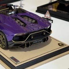 1:18 Lamborghini Aventador Ultimae Roadster Viola Pasifae - MR Model