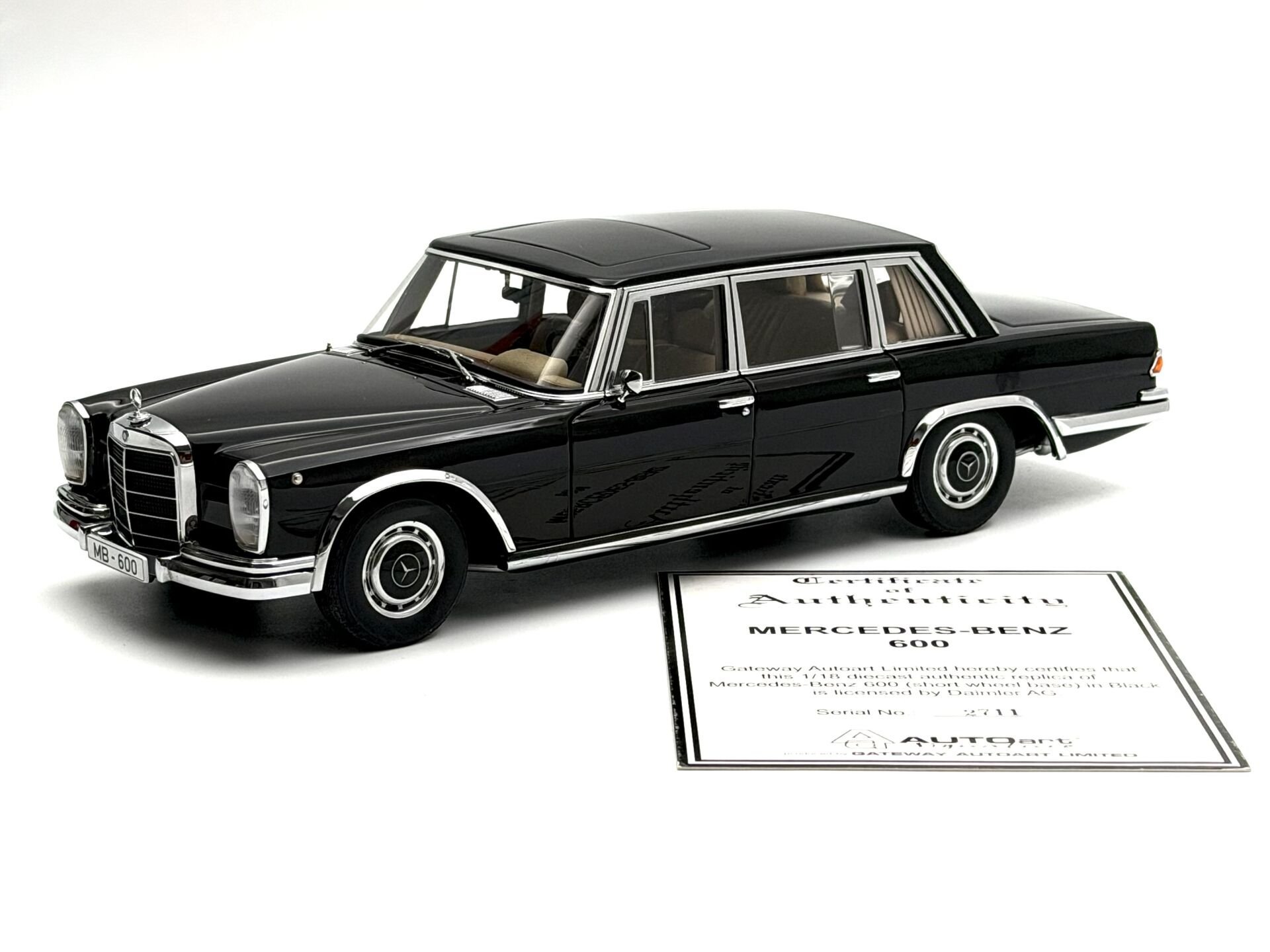 1:18 Mercedes-Benz 600 SWB W100 Black 76192 Kısa Şase - Autoart