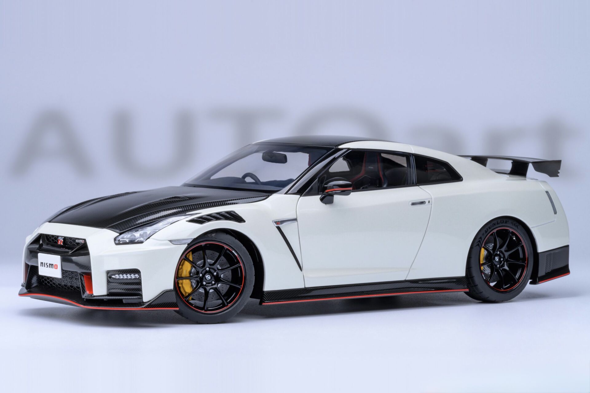 1:18 Nissan GT-R R35 Nismo Special Edition 77501 White - Autoart