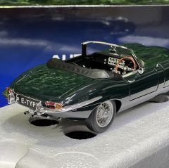 1:18 Jaguar E Type 3.8 Spider 1961 Green - Autoart