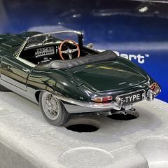 1:18 Jaguar E Type 3.8 Spider 1961 Green - Autoart