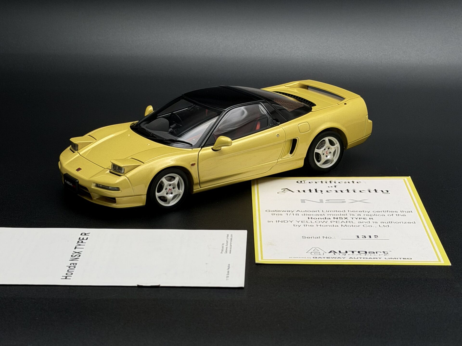 1:18 Honda NSX Type R Yellow Pearl 1992 73297 - Autoart Signature
