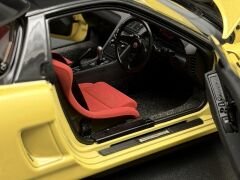 1:18 Honda NSX Type R Yellow Pearl 1992 73297 - Autoart Signature