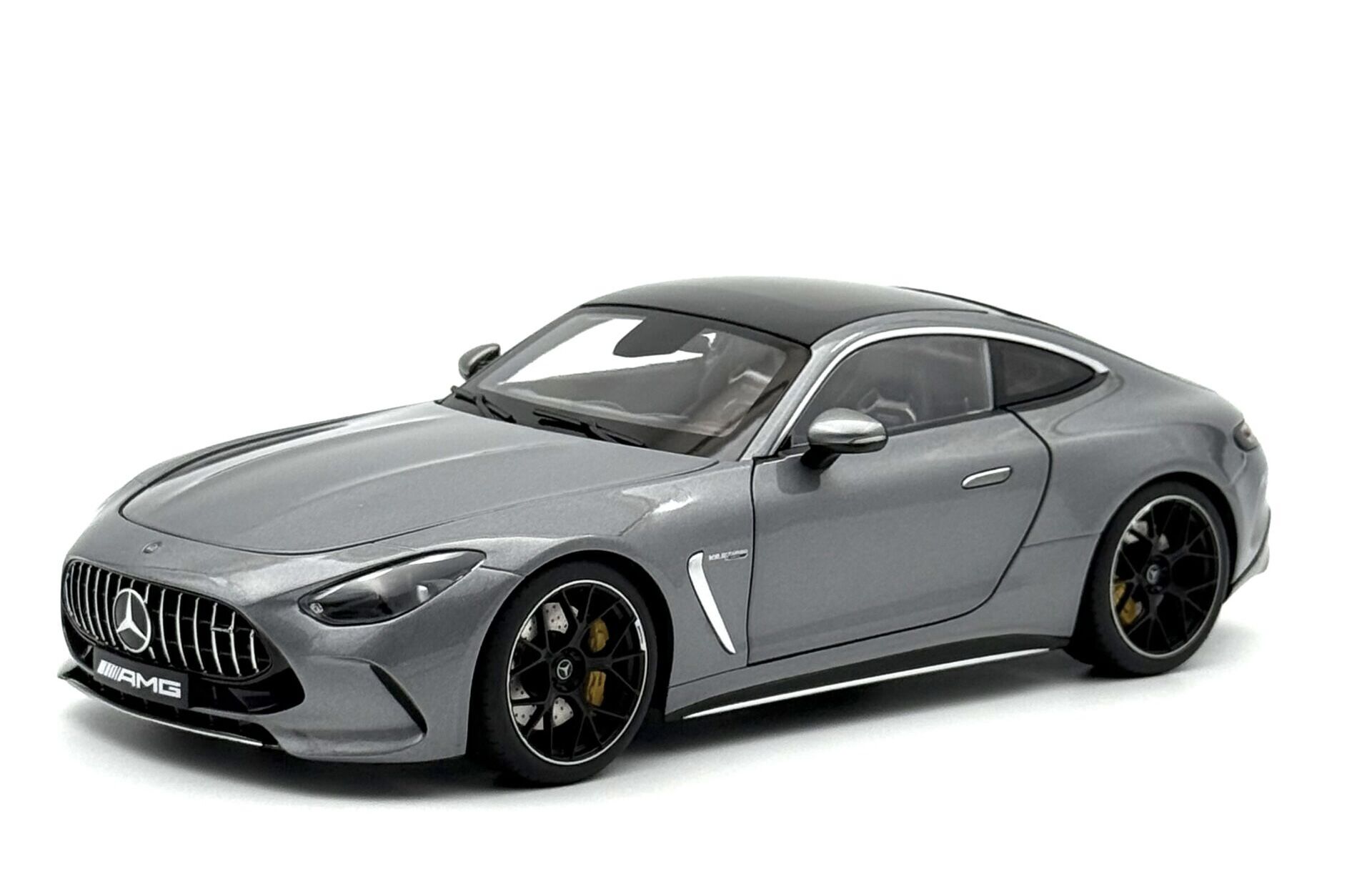 1:18 Mercedes-Benz GT63 AMG Selenite Grey 2024 C192 - NZG