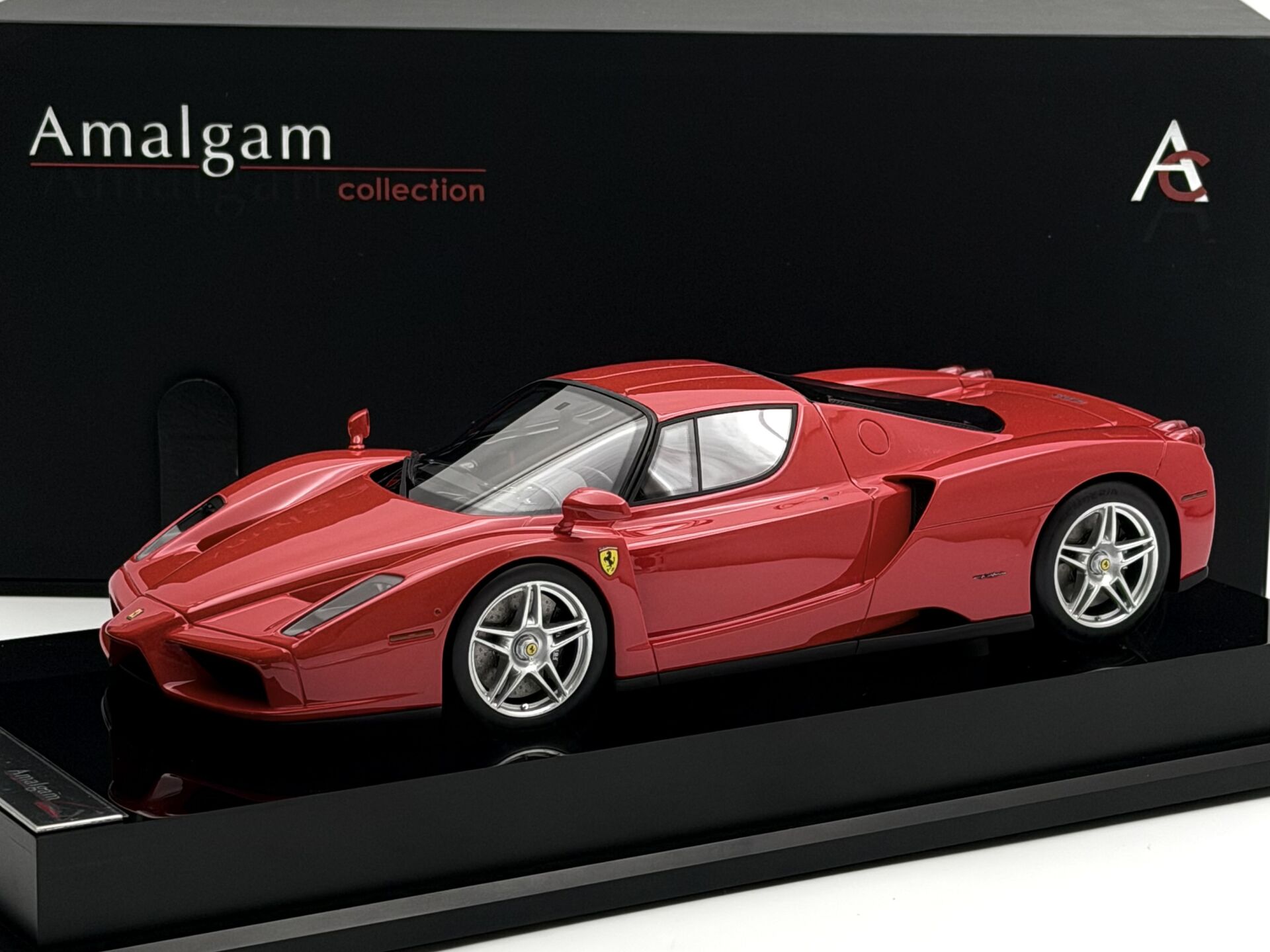 1:18 Ferrari Enzo 2002 Red M5939 - Amalgam
