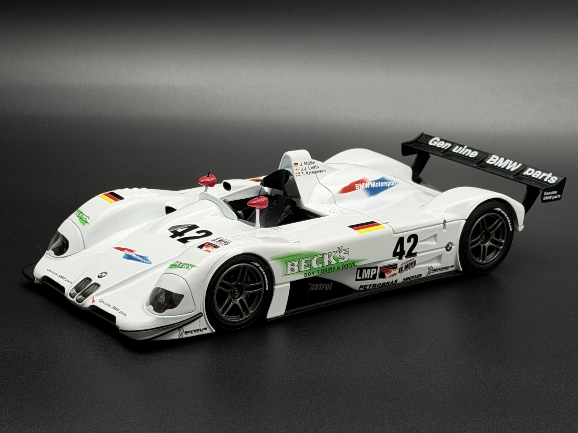1:18 BMW V12 LMR 1999 Sebring Winner Beck's - Kyosho