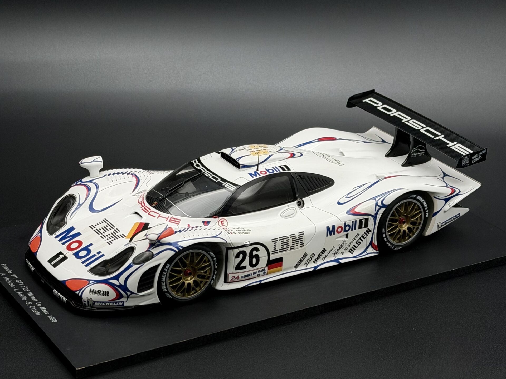 1:18 Porsche 911 GT1 1998 Le Mans Winner - Spark