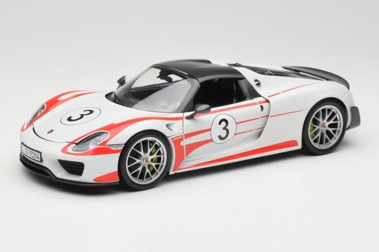 1:18 Porsche 918 Weissach Package Salzburg Edt. - Minichamps