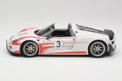1:18 Porsche 918 Weissach Package Salzburg Edt. - Minichamps