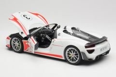 1:18 Porsche 918 Weissach Package Salzburg Edt. - Minichamps