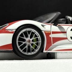1:18 Porsche 918 Weissach Package Salzburg Edt. - Minichamps