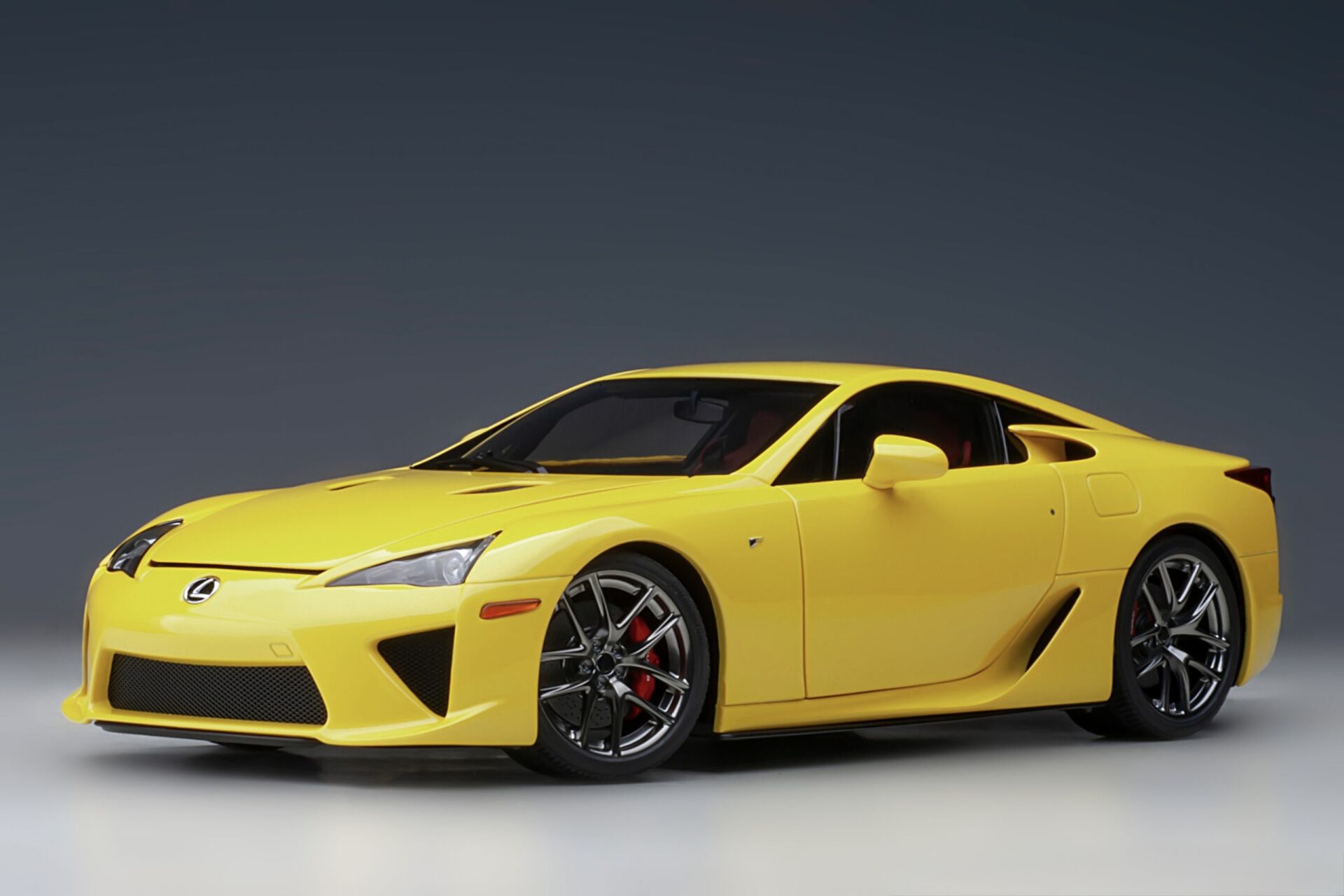 1:18 Lexus LFA Pearl Yellow 2010 78854 - Autoart