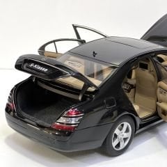 1:18 Mercedes-Benz S Class S500 W221 Black 2005 - Autoart