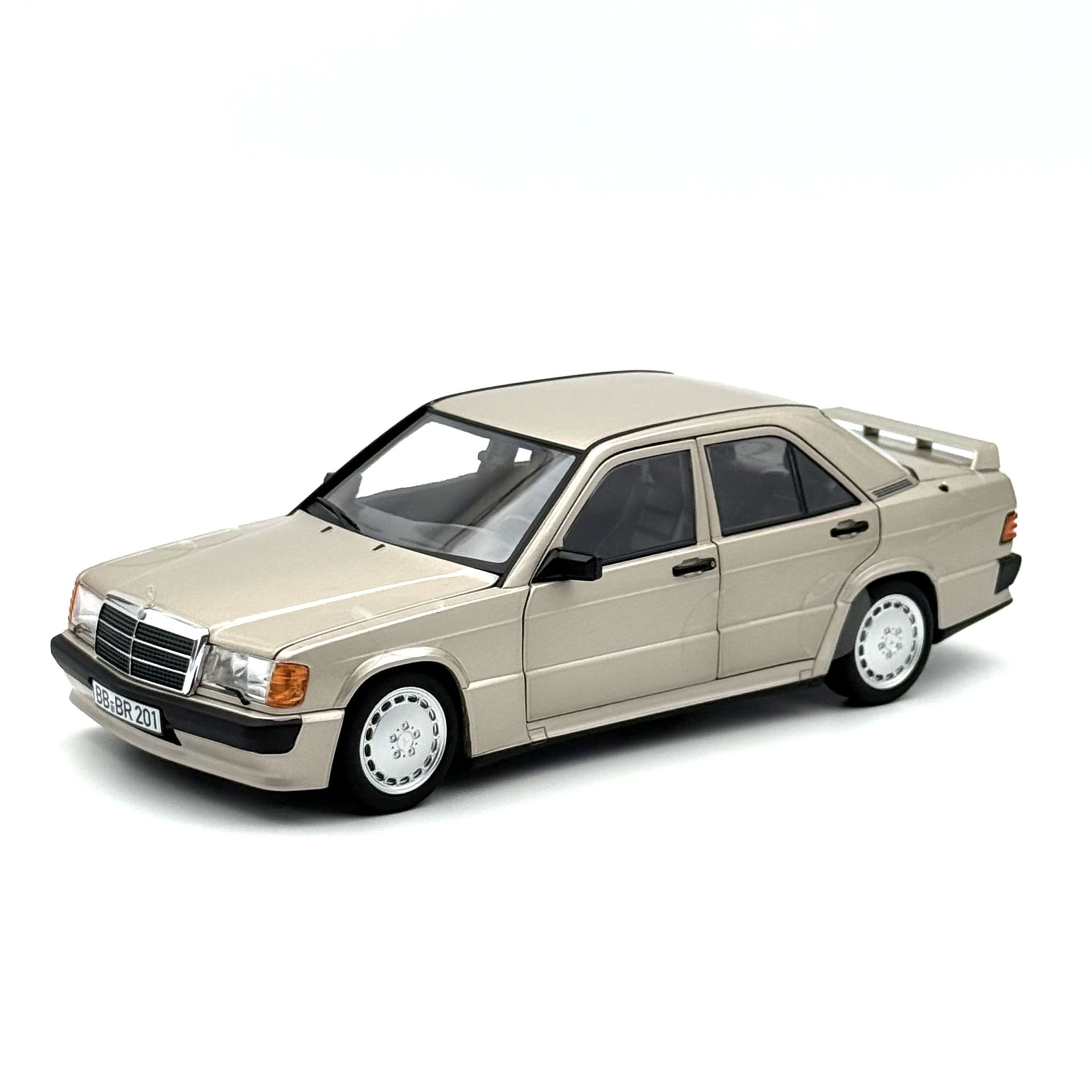 1:18 Mercedes-Benz 190E 2.3-16 Smoke Silver W201 - Norev