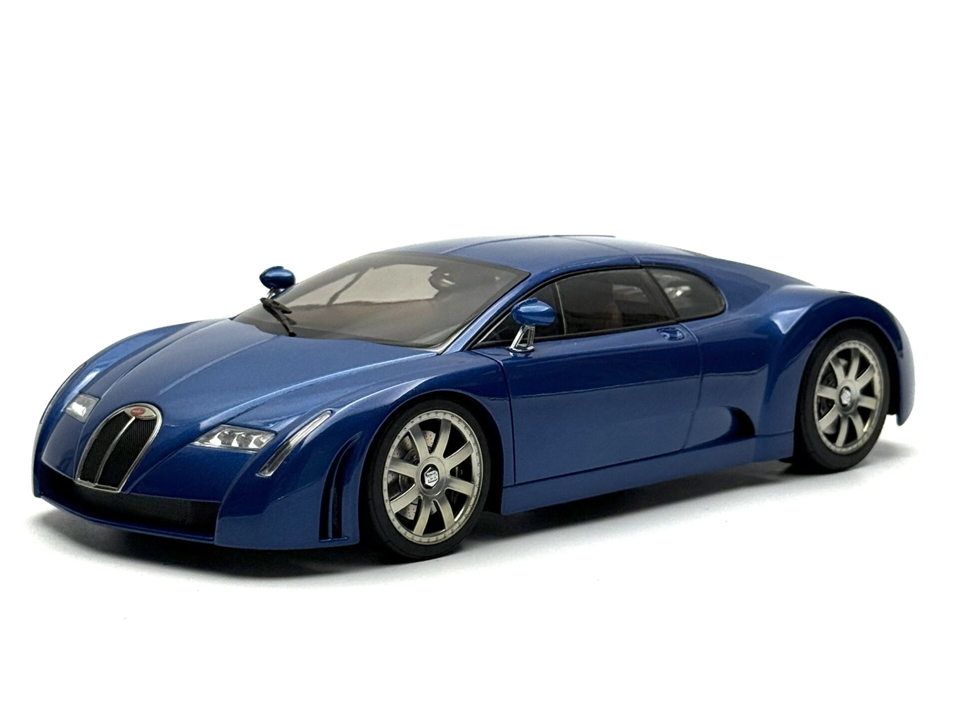 1:18 Bugatti EB 18.3 Chiron Blue 1999 70911 - Autoart