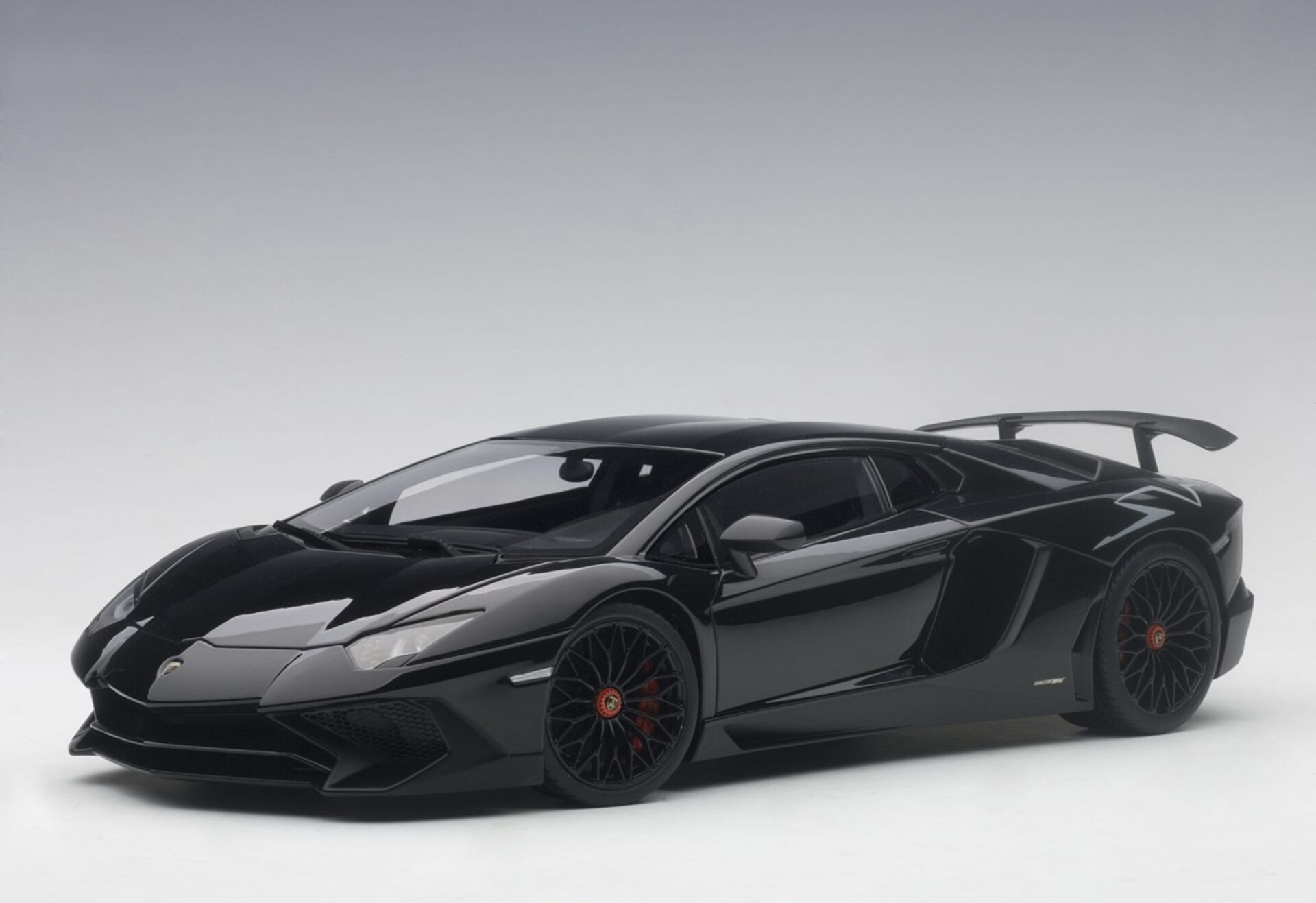 1:18 Lamborghini Aventador SV LP750-4 Gloss Black 74556 - Autoart