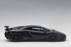 1:18 Lamborghini Aventador SV LP750-4 Gloss Black 74556 - Autoart