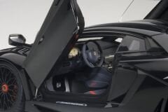 1:18 Lamborghini Aventador SV LP750-4 Gloss Black 74556 - Autoart