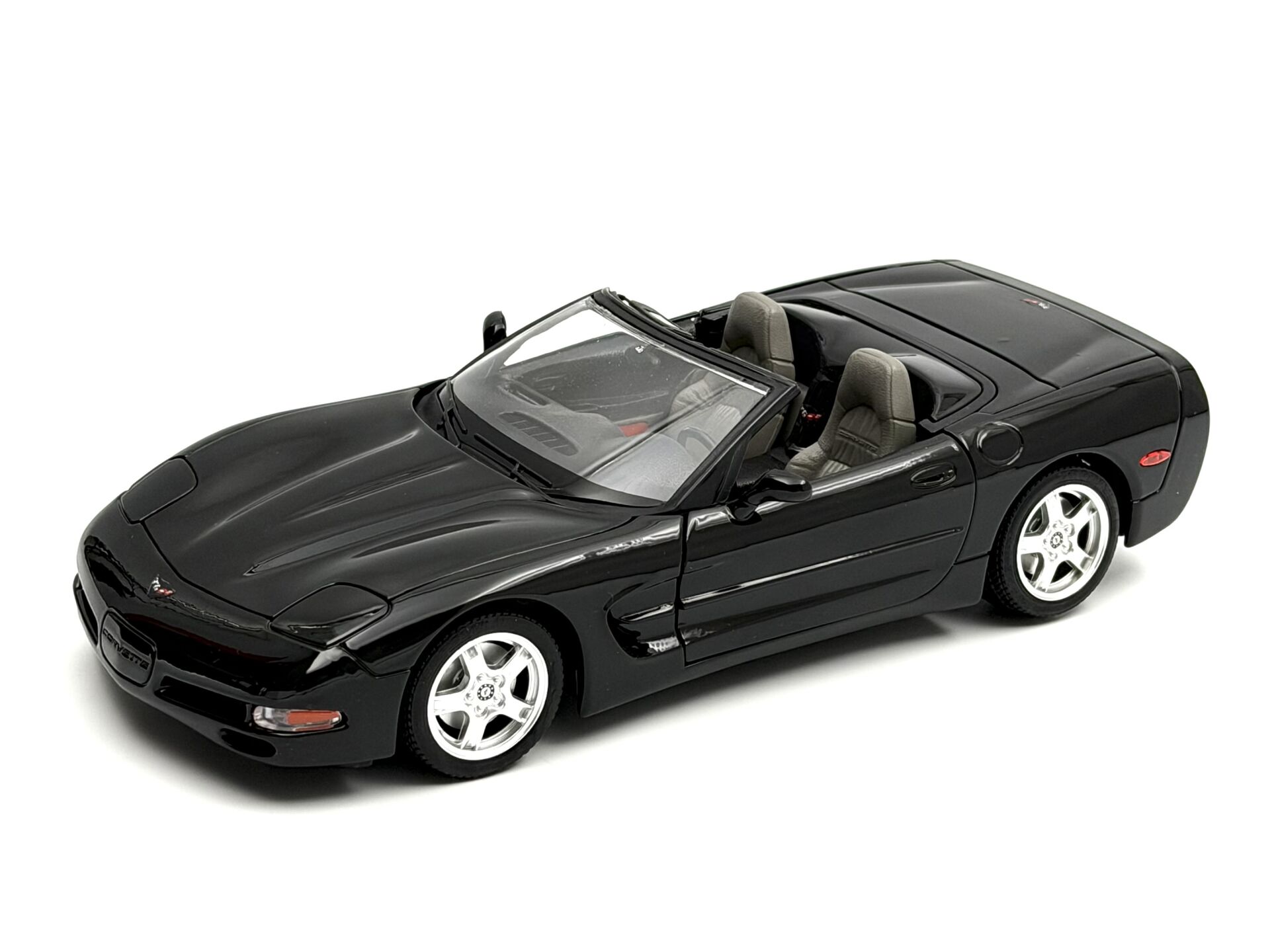1:18 Chevrolet Corvette Convertible C5 Black - Burago İtalyan