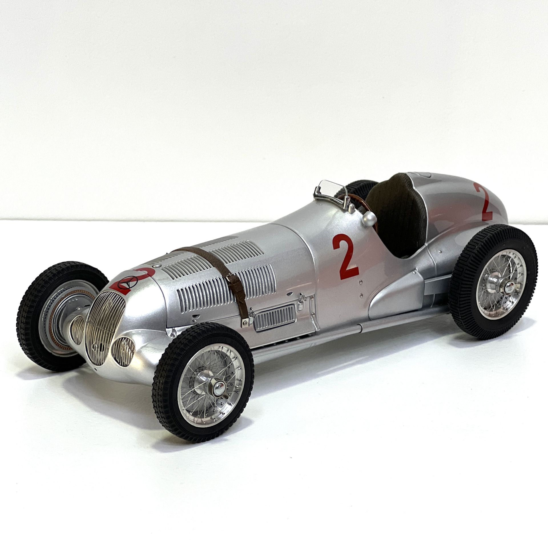 1:18 Mercedes-Benz W125 Donington GP #2 Lang 1937 - CMC
