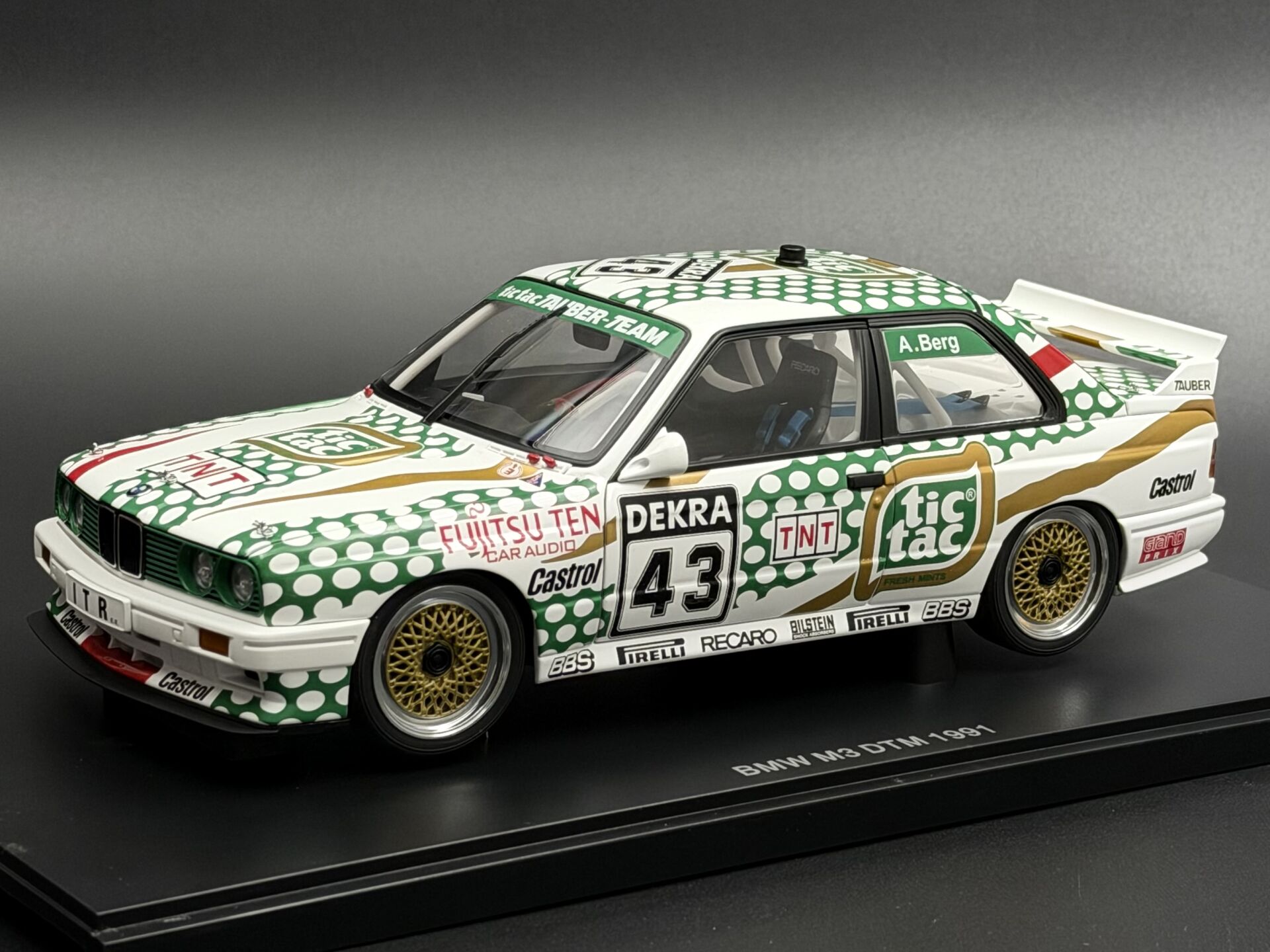 1:18 BMW M3 E30 Tic Tac DTM 1991 BERG - Autoart