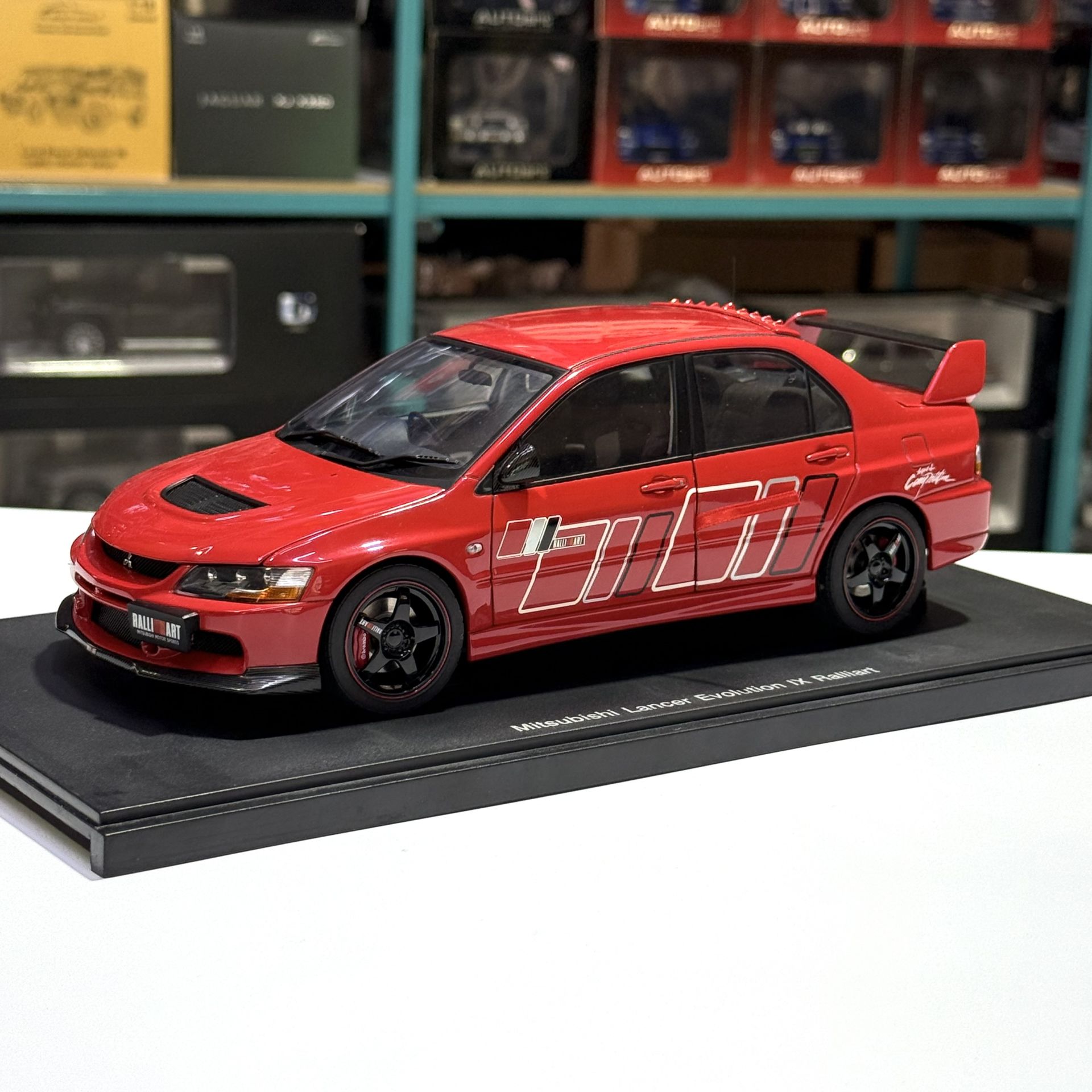 1:18 Mitsubishi Lancer Evo IX Ralliart Red 77196 - Autoart