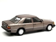 1:18 Mercedes-Benz 230E W124 1989 Rosewood - Norev Dealer