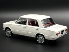 1:18 FIAT 124 White 1970 - IXO