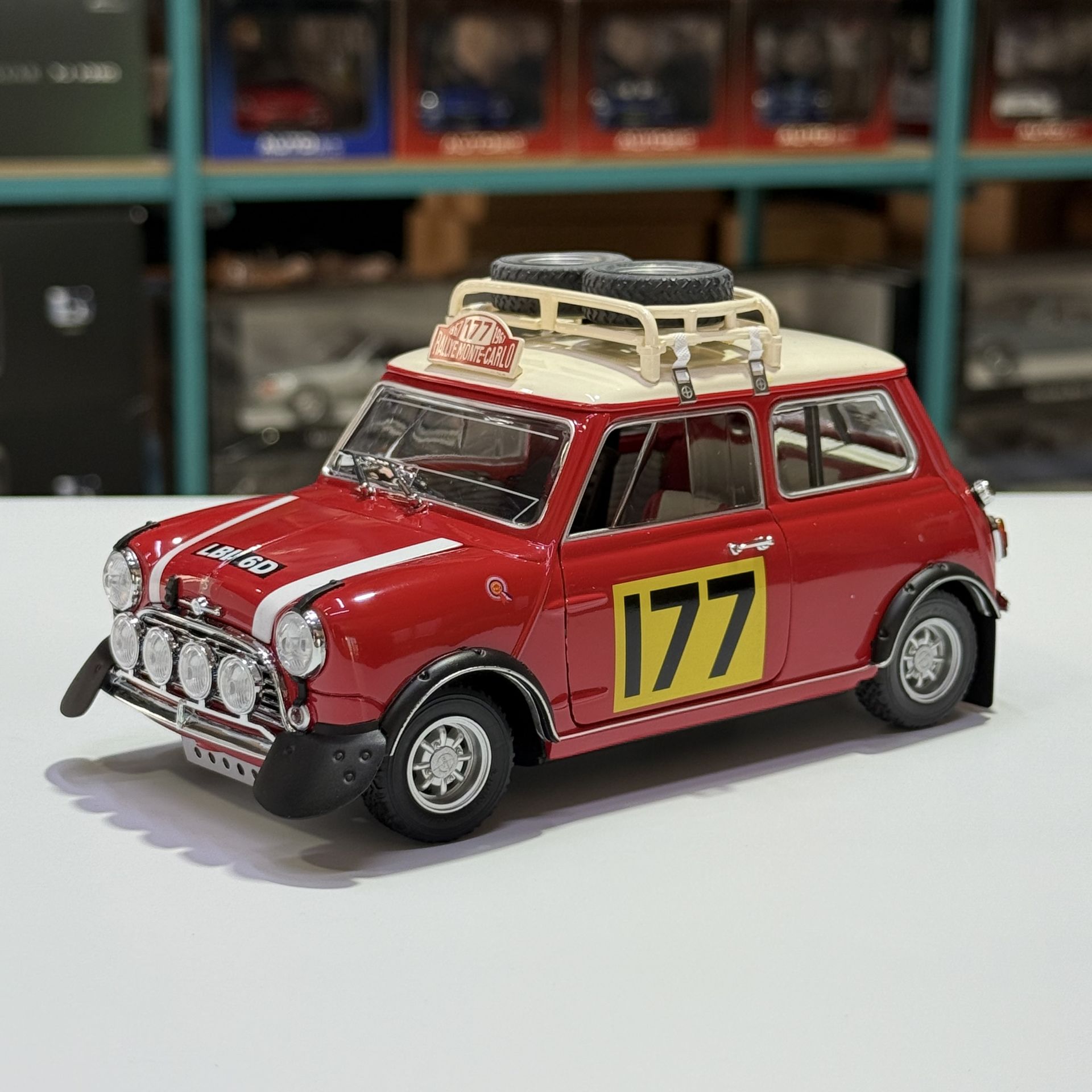 1:18 Morris Mini Cooper S Mk1 1967 Monte Carlo Winner - Kyosho