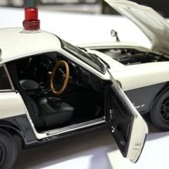 1:18 Nissan Fairlady Z432 Tokyo Metropolitan Police Dp - Kyosho