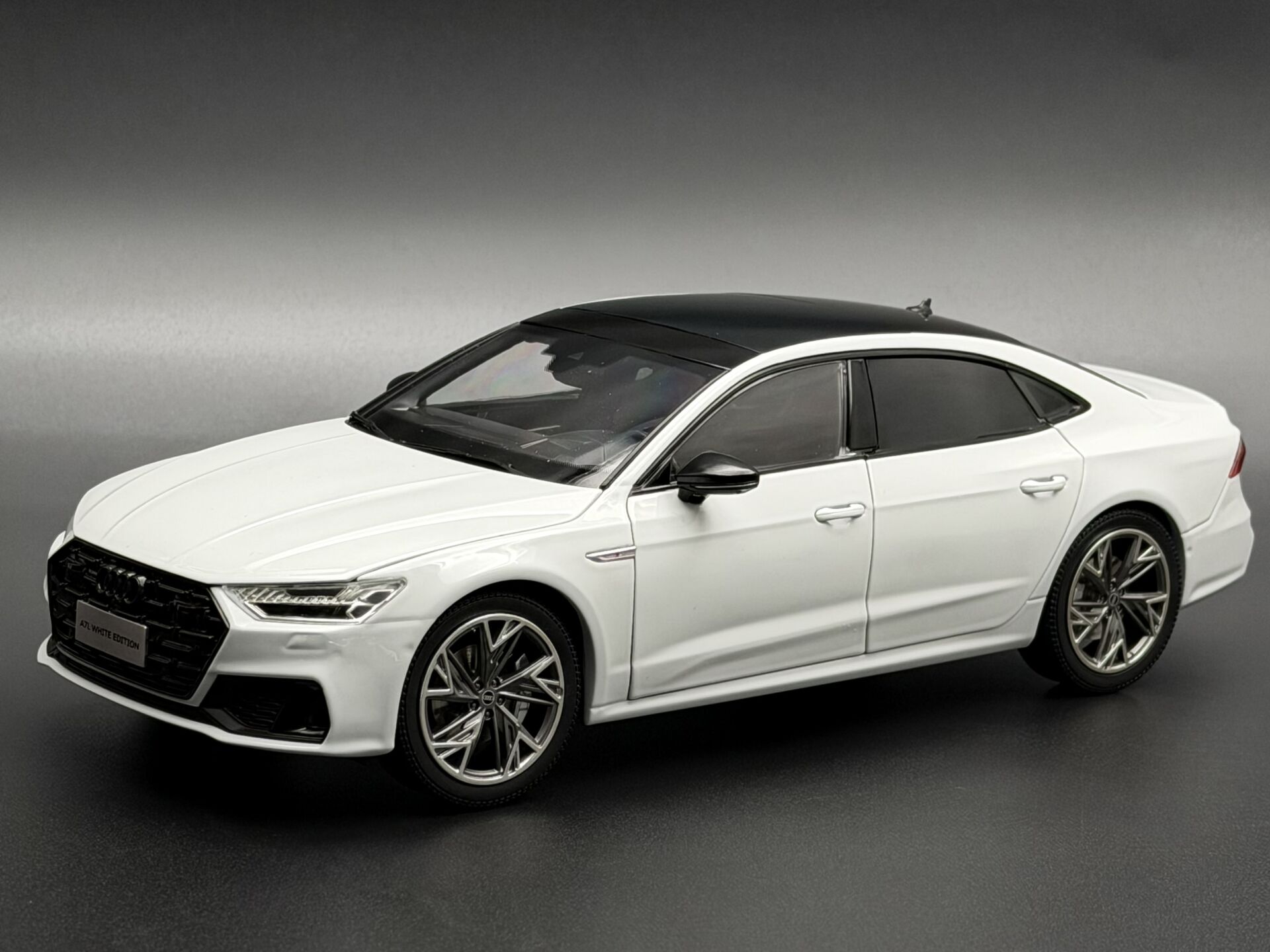 1:18 AUDI A7 Long 45 TFSI Quattro White