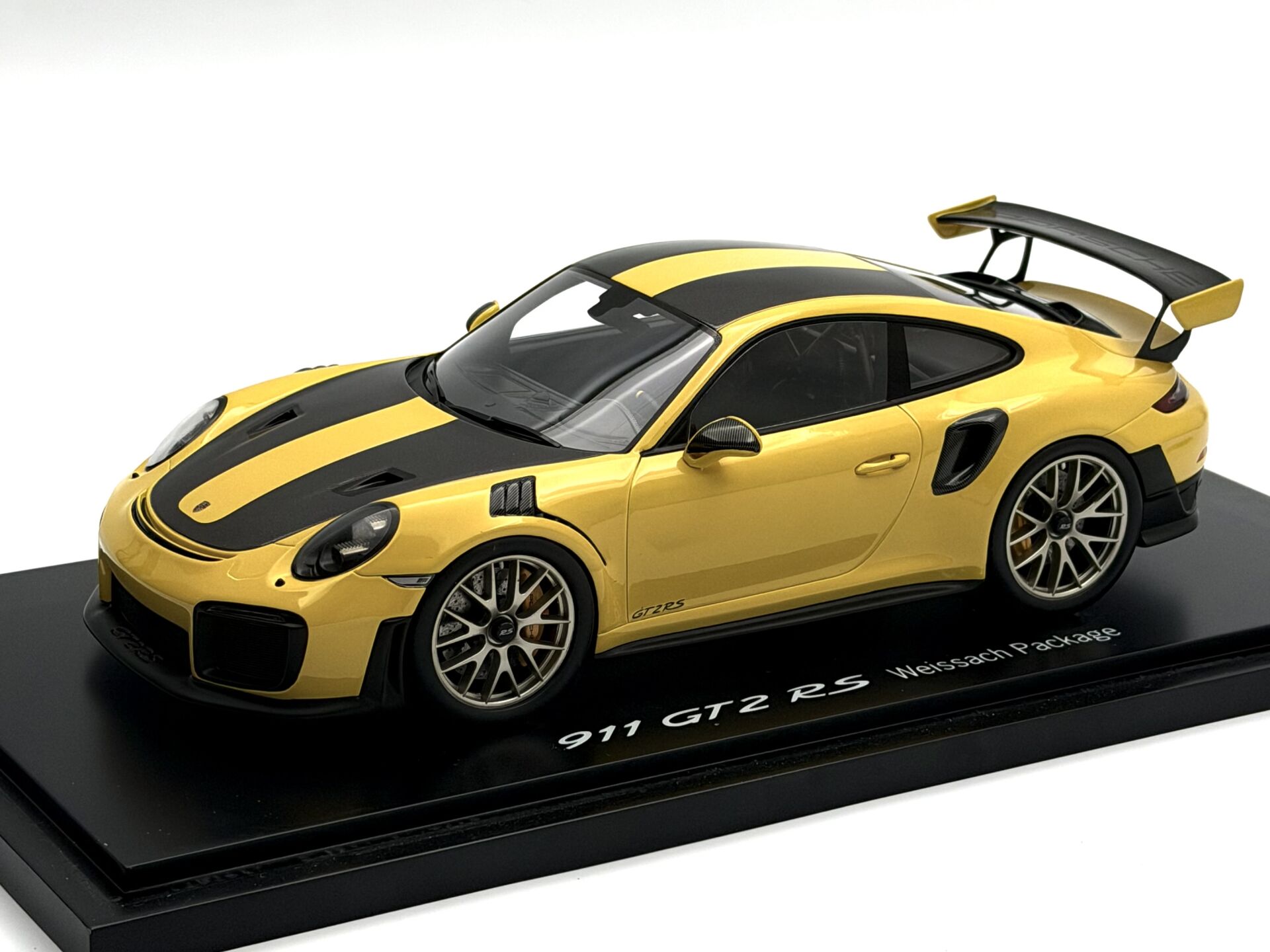 1:18 Porsche 911 GT2 RS Weissach Package Yellow AÇIKLAMA - Spark Dealer