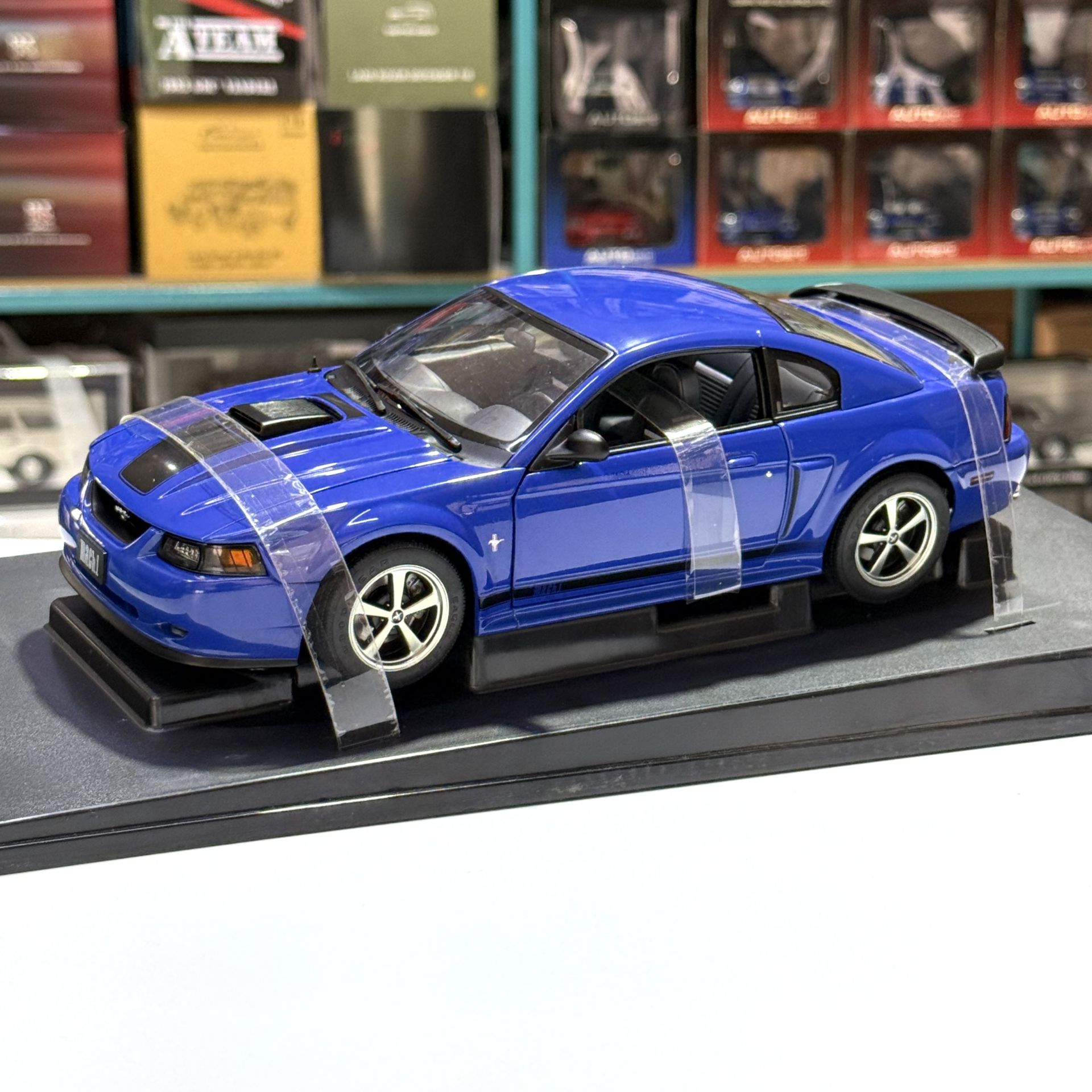 1:18 Ford Mustang Mach 1 2003 Azure Blue 73001 - Autoart