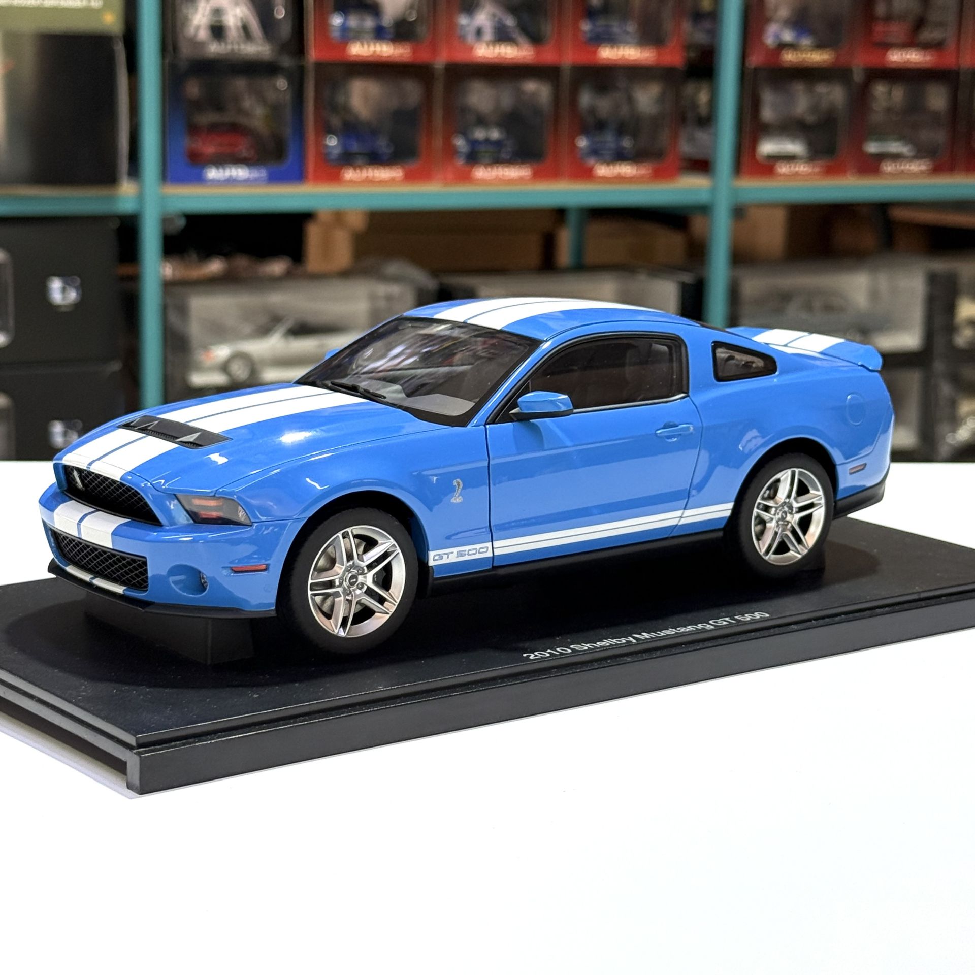 1:18 Ford Shelby Mustang GT500 Blue Met 2010 72916 - Autoart