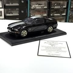 1:18 Ford Mustang GT 2005 Production Version Black Silver Stripes - Autoart