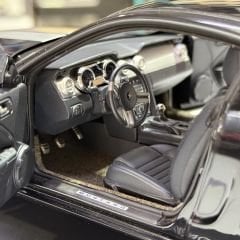 1:18 Ford Mustang GT 2005 Production Version Black Silver Stripes - Autoart