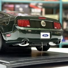 1:18 Ford Bullitt Mustang GT 2008 Highland Green Met - Autoart
