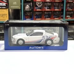 1:18 Ford Mustang Cobra Jet FR500CJ 2009 White 72921 - Autoart