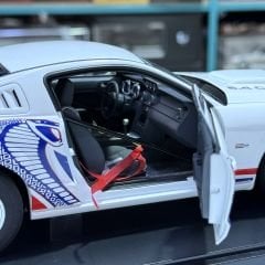 1:18 Ford Mustang Cobra Jet FR500CJ 2009 White 72921 - Autoart